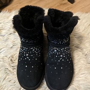 Sparkle your steps with these warm and comfy boots